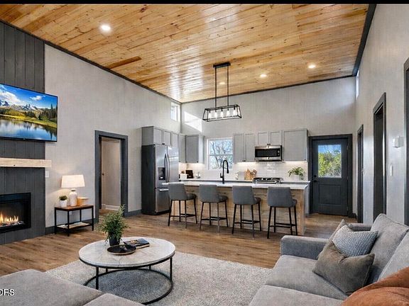 4th image of 982 Smokey Mountain Queen Rd