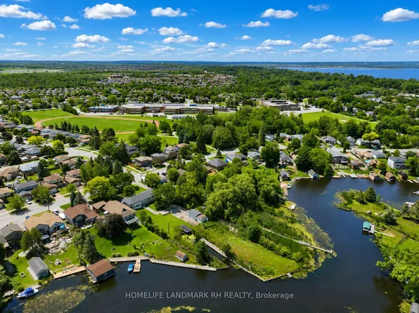 88 Riverglen Dr, Georgina, ON L4P 2R1