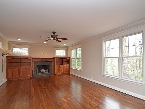 4th image of 3796 Broadview Dr