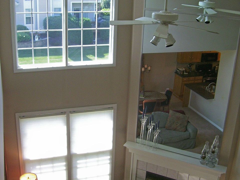 HGTV DECOR-2 STORY LT