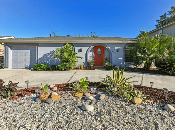 308 River Oaks Dr, Destrehan, LA 70047