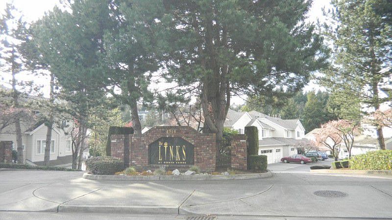 Beautiful Golf Course townhouses.