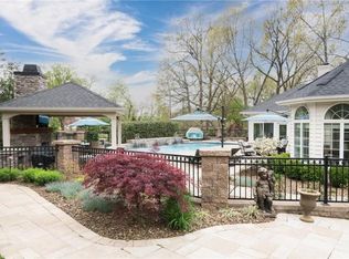 2718 W Green Acres Rd, Rogers, AR 72758