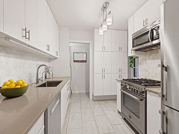 4th image of 522 W End Ave APT 2B