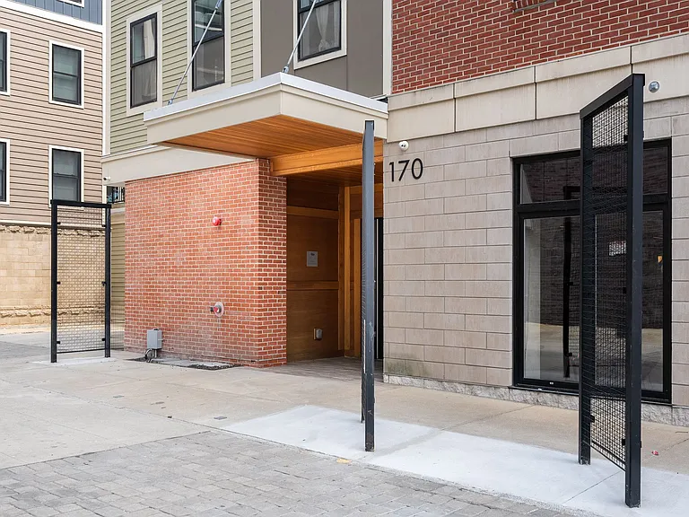 170 W Broadway #413 — Photo 22