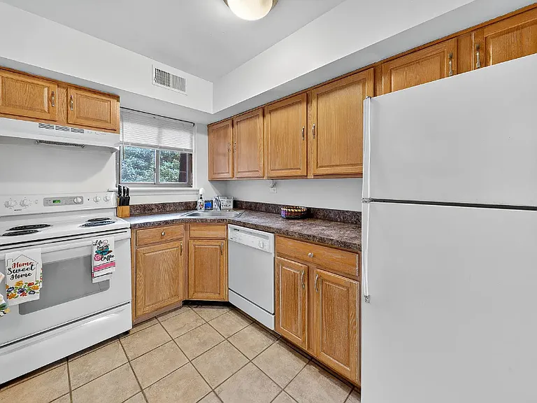521 Valley Dr #521 — Photo 4
