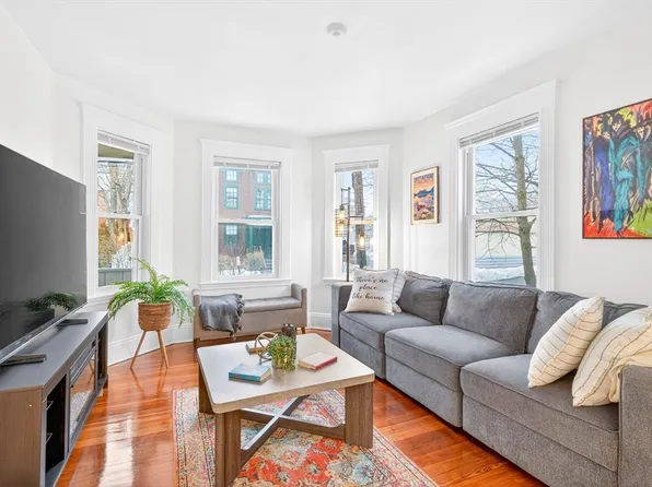 6 Brattle St #6, Arlington, MA 02476