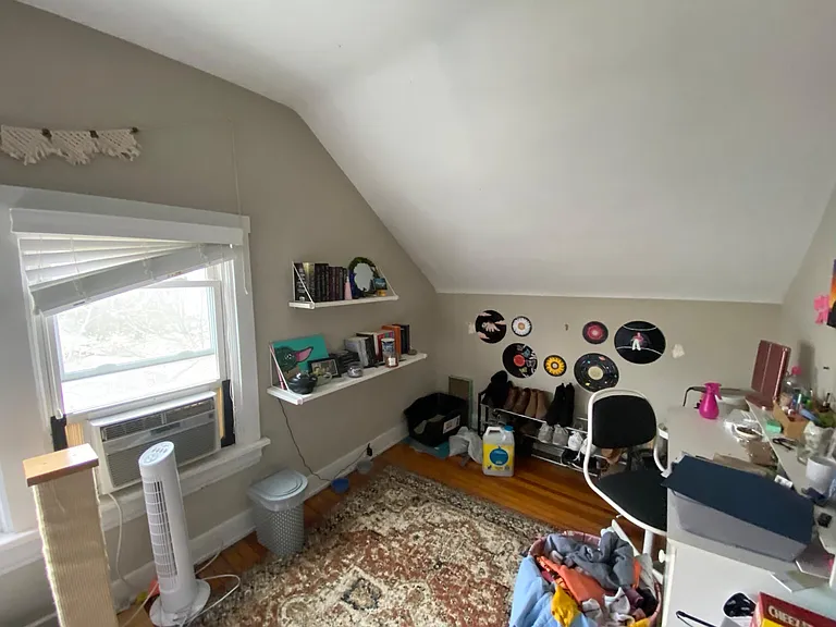 2124 Hudson Ave — Photo 13