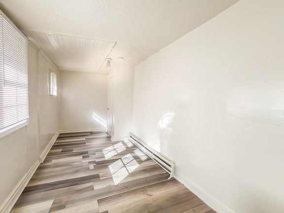 3rd image of 1102 Custer St
