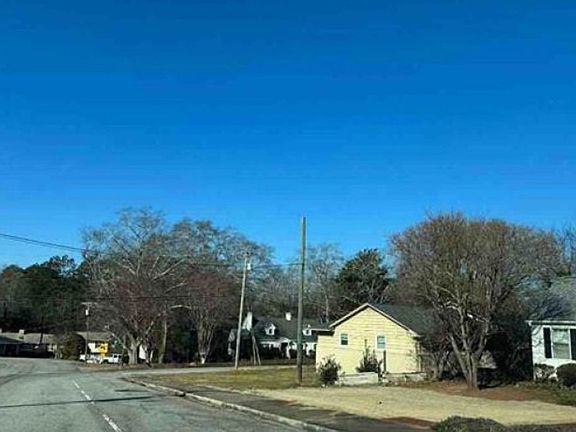 Exterior Neighborhood (street photo)