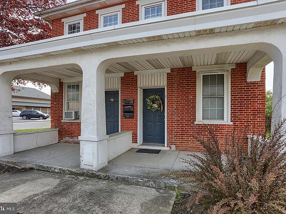 5th image of 702 W Main St