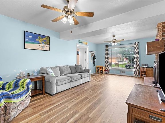 5th image of 1617 NE 50th St