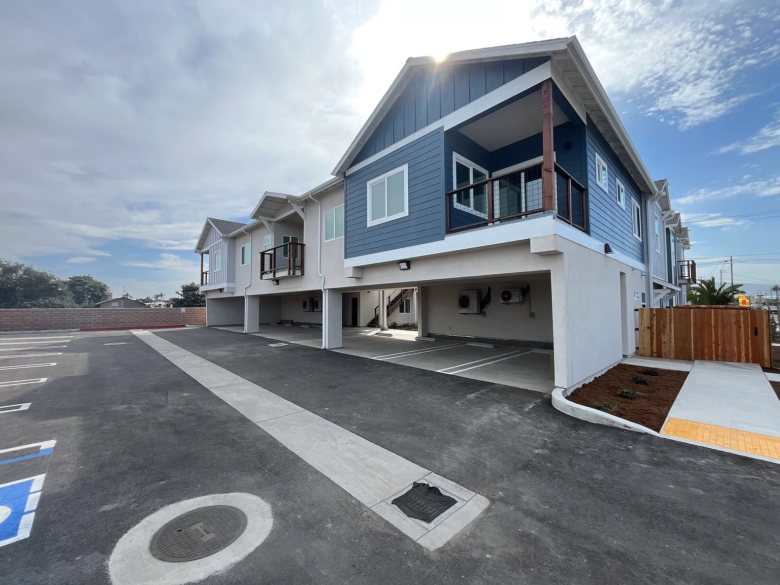 3 bed, 950 sqft, $2,450 — Photo 4