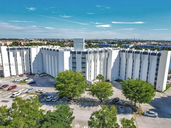 9682 Fontainebleau Blvd, Miami, FL