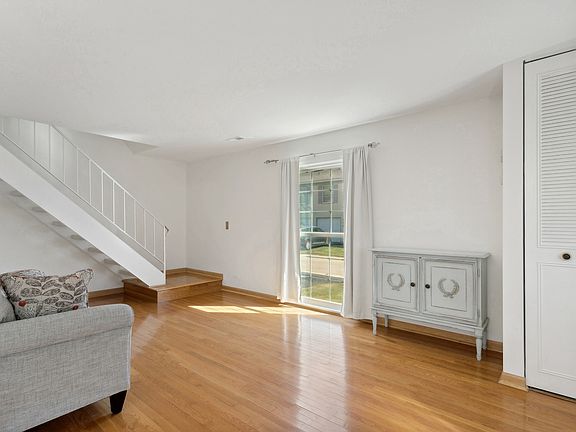 3rd image of 1171 Bunker Hill Ct APT E