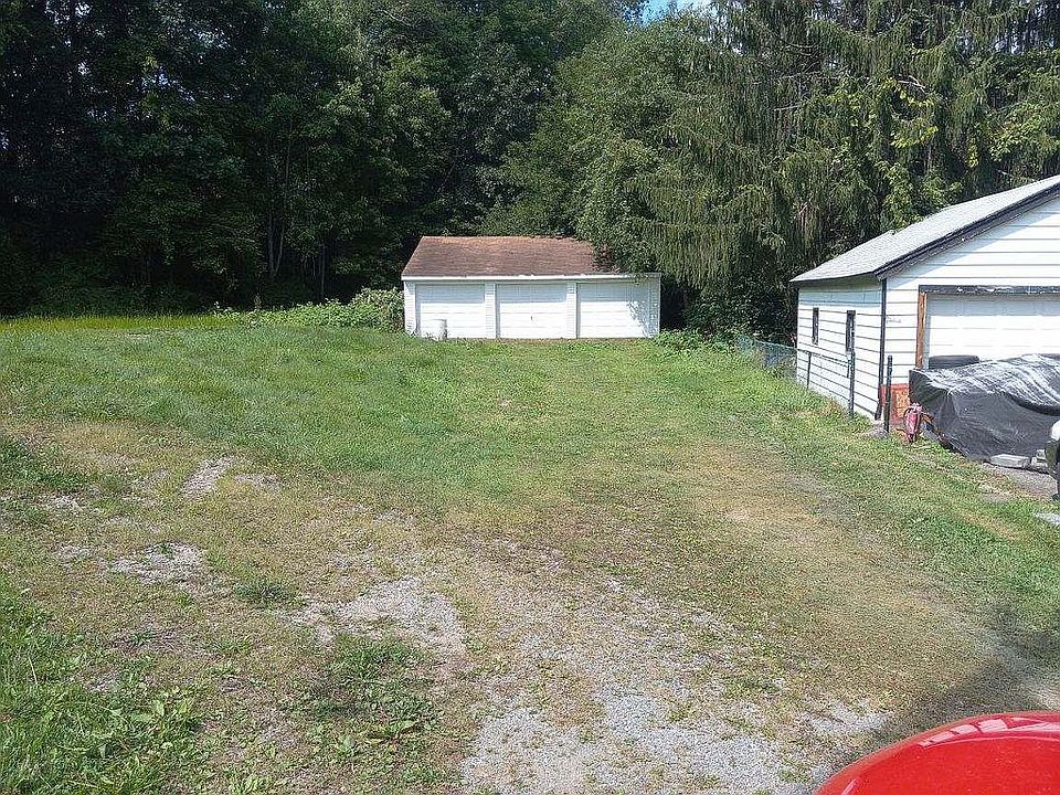 1st image of 10 Walnut Dr