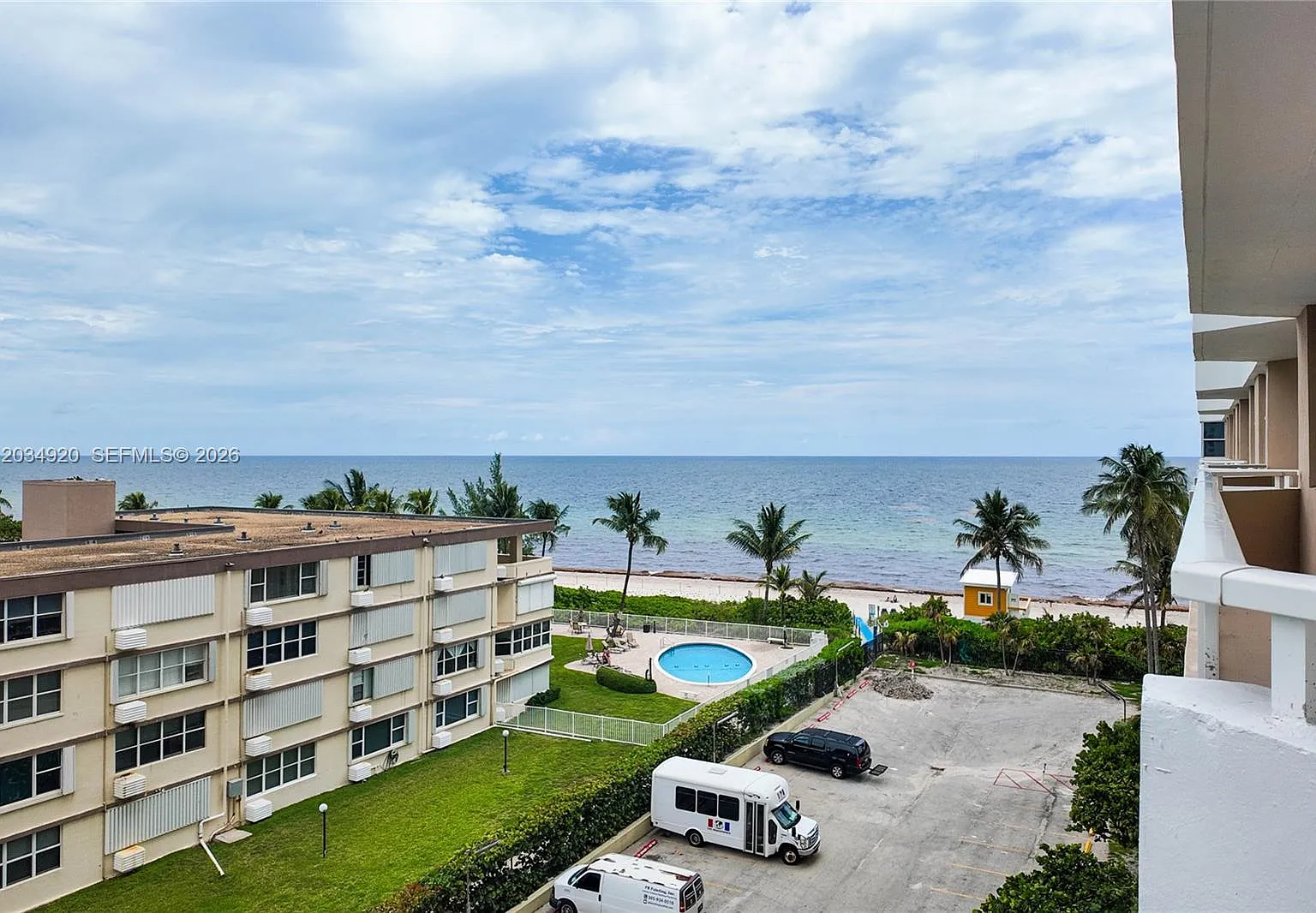 Hemispheres Condo — Photo 1