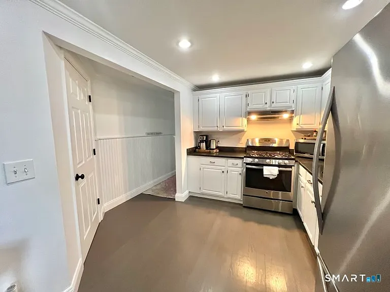 840 E Broadway — Photo 5
