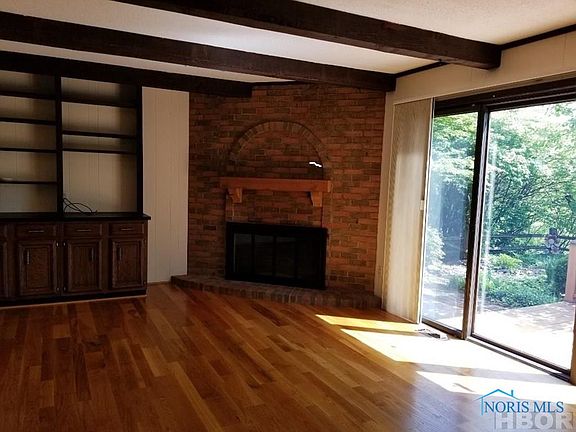 3rd image of 810 Shore Dr