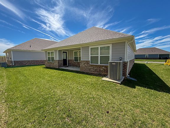2nd image of 1003 Autumnwood Dr