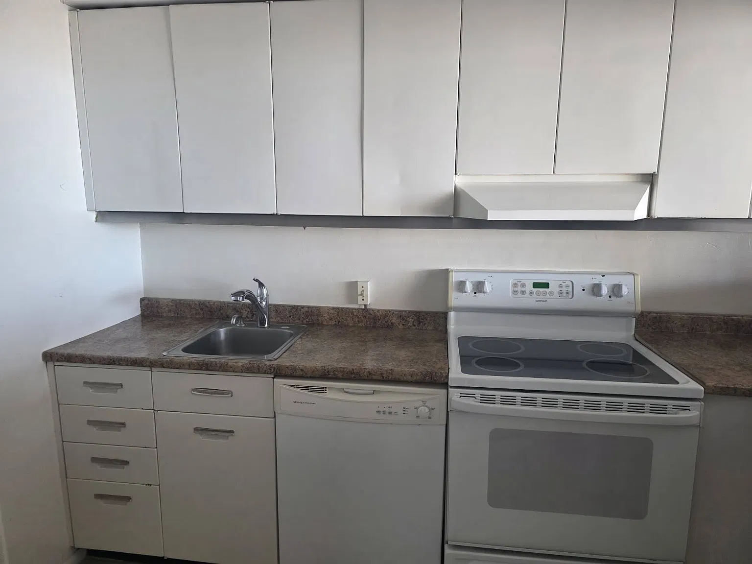 1 bed, 700 sqft, $1,800 — Photo 2