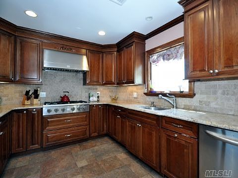 5th image of 16 Nassau Blvd