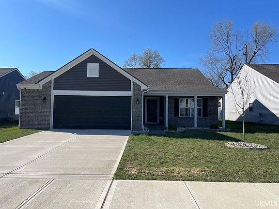 2nd image of 913 Sand Walk Ln