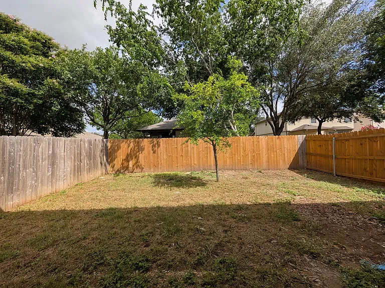 2237 Avery Vlg — Photo 28