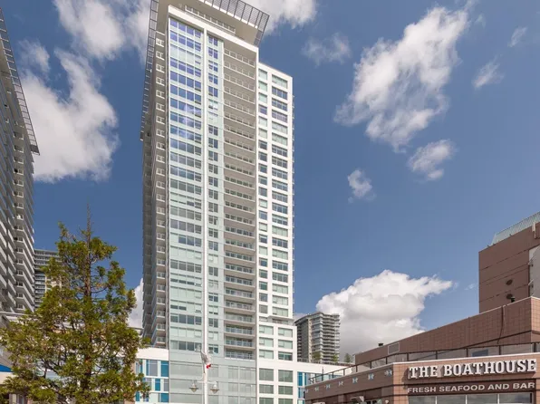 908 Quayside Dr #807, New Westminster, BC V3M 0L4