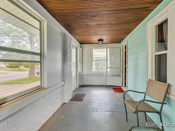 3rd image of 946 Lake Michigan Dr NW