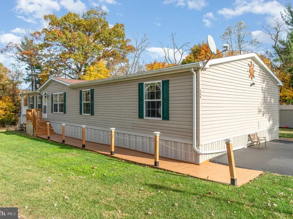 248 Holly Dr, Mount Wolf, PA 17347