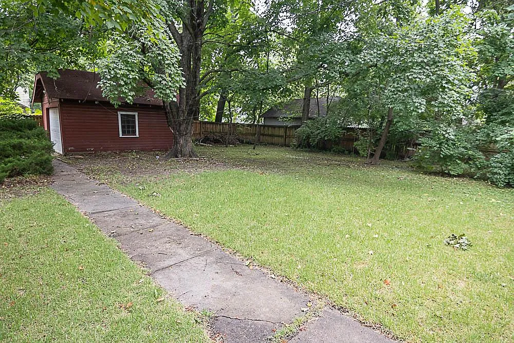 1300 SW Macvicar Ave — Photo 3