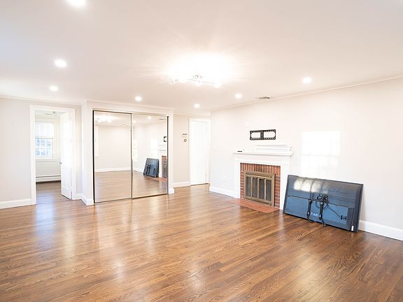 5th image of 40 Puddingstone Ln #H1