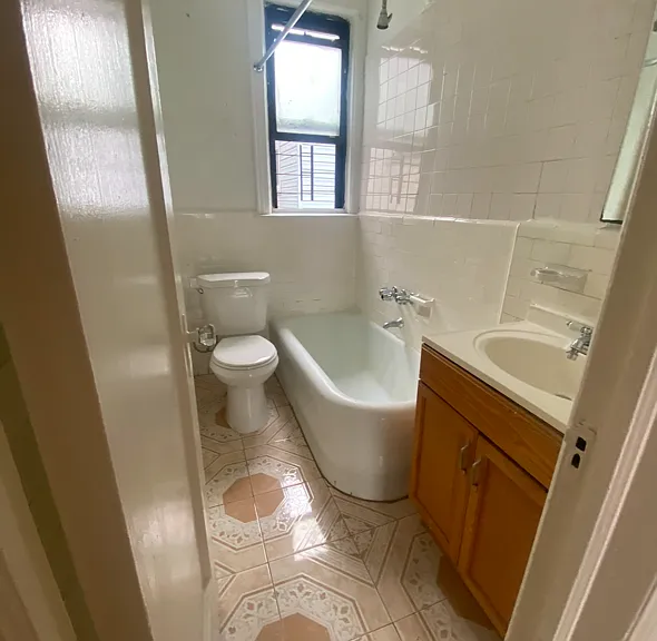 16 Richmond Pl #B — Photo 4