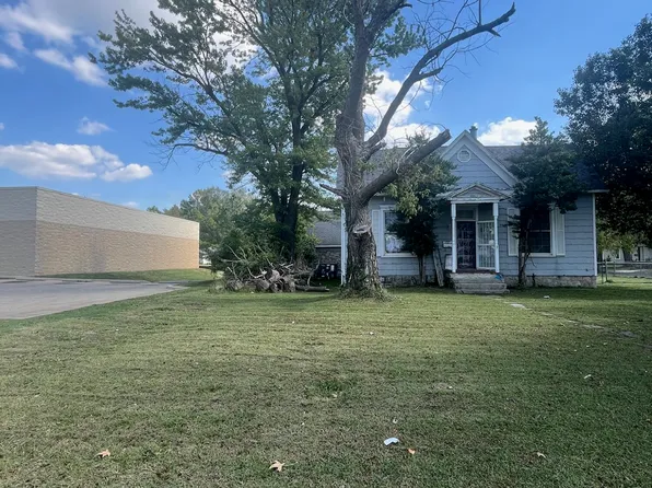 1011 S Madison St, Webb City, MO 64870