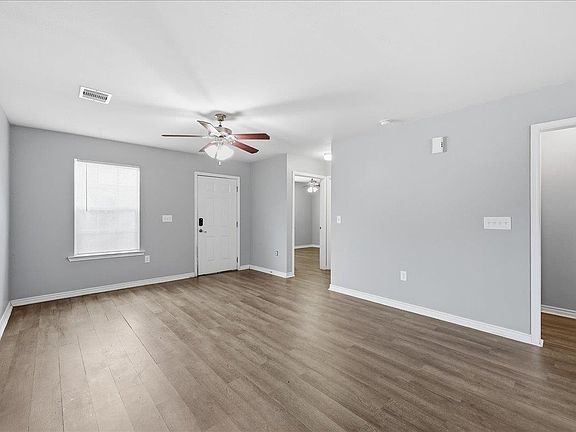 4th image of 228 E Elm Ave