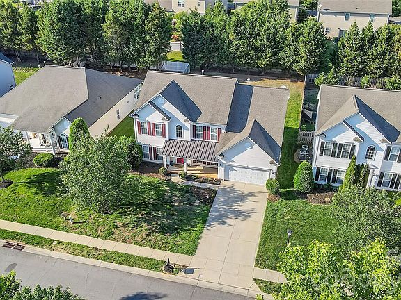 3rd image of 1007 Butterburr Dr