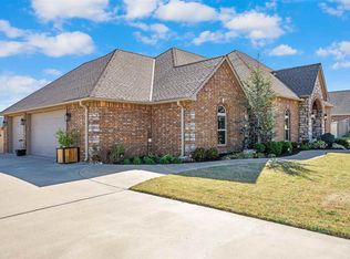 1121 Mount Marcy Dr, Lawton, OK 73501