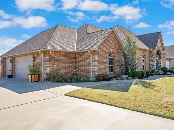 1121 Mount Marcy Dr, Lawton, OK 73501