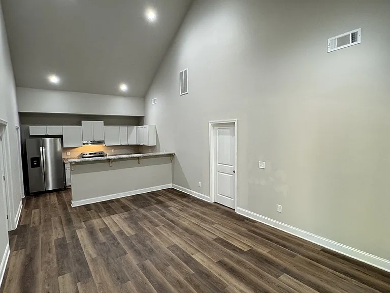 2644 Ladd Dr — Photo 12