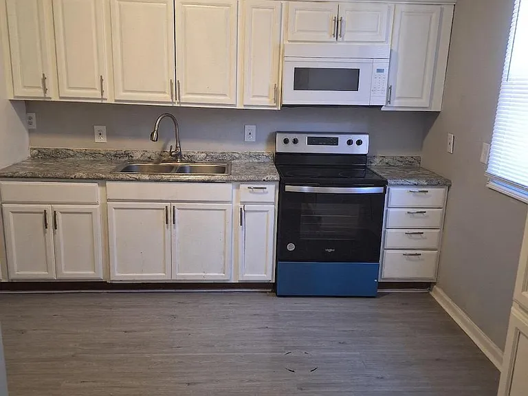 176 Clarendon St — Photo 4