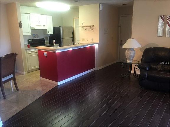 5th image of 4115 Chatham Oak Ct APT 204