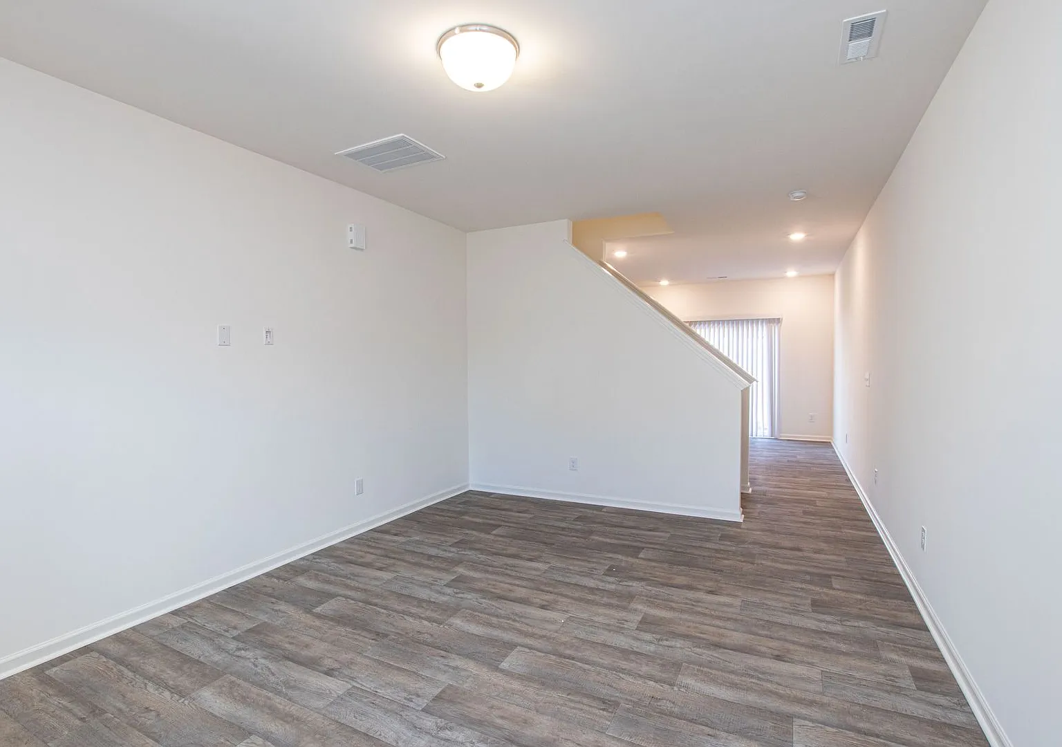 Beautiful 3bd/2.5bth Townhome - Belmont - Available Oct/Nov 2026 — Photo 2