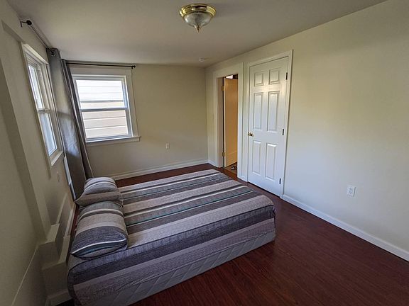 4th image of 2654 21st Ave