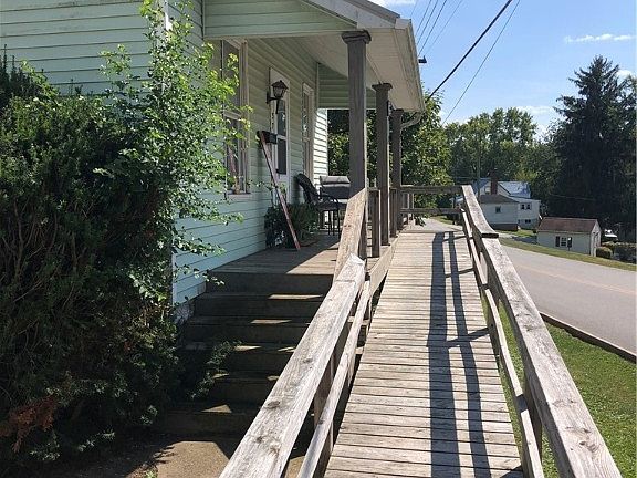 3rd image of 375 S Lincoln Ave
