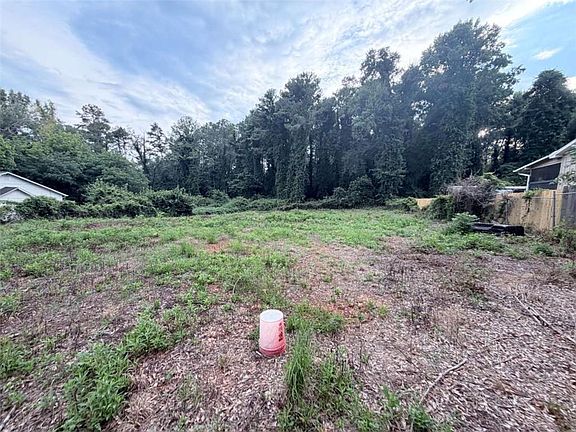 5th image of 879 S Hairston Rd #9