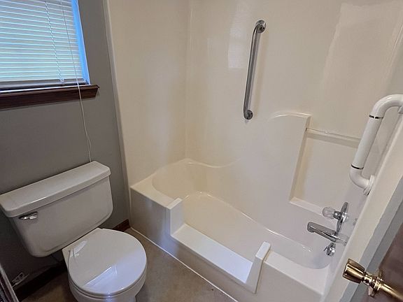 5th image of 1007 Foxridge Dr