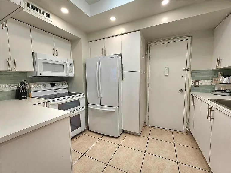 3505 S Ocean Dr #815 — Photo 13