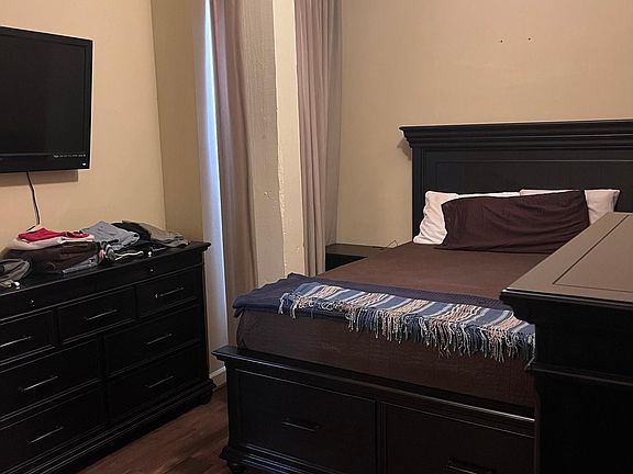 3rd image of 333 Julia St #1
