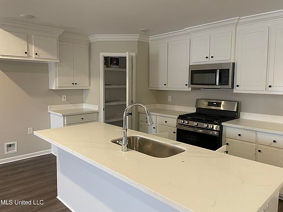 3rd image of 504 Stone Brook Pl